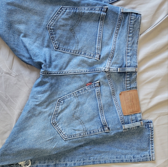 Levi's Jean's - Picture 3 of 3